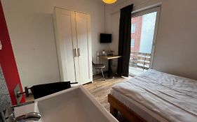 Hotelzimmer In Neusserstrasse