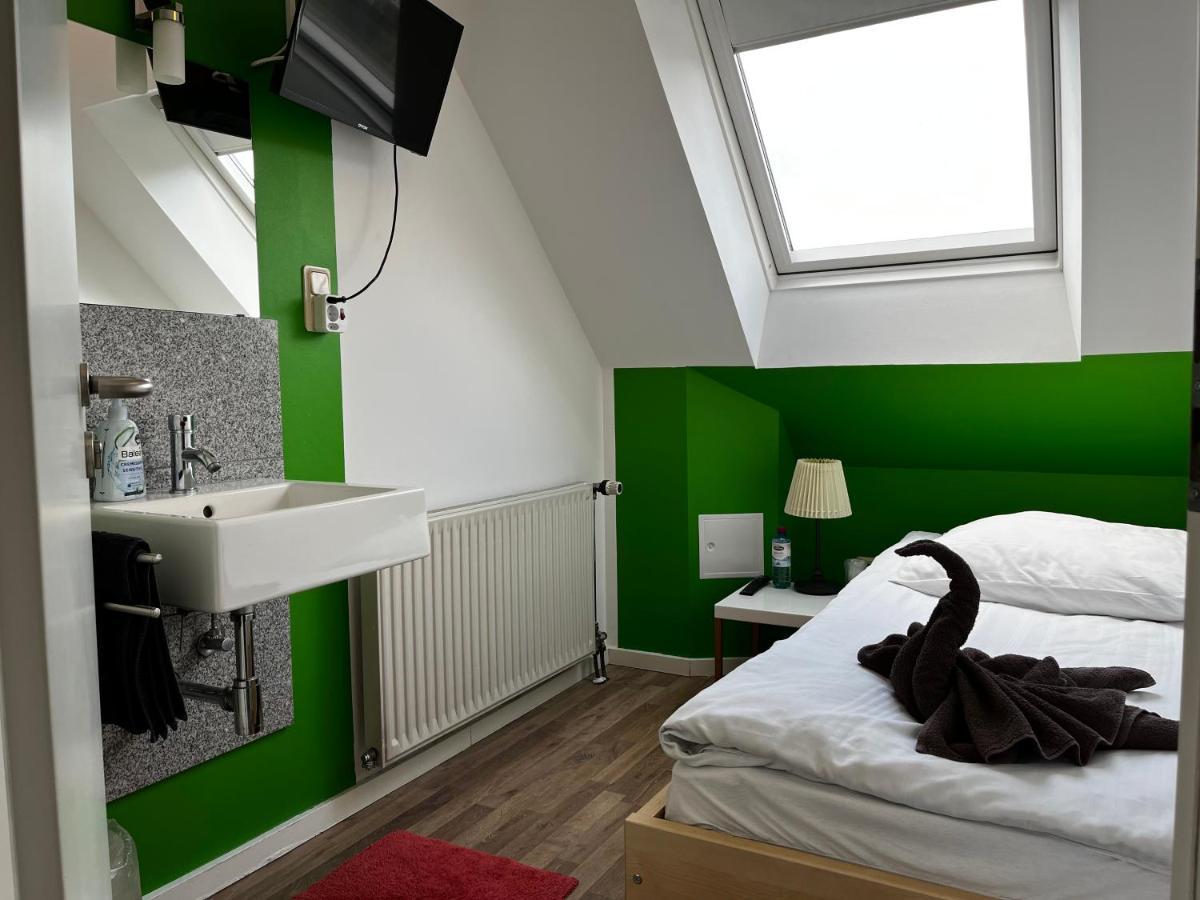 Hotelzimmer In Neusserstrasse Köln Exterior foto